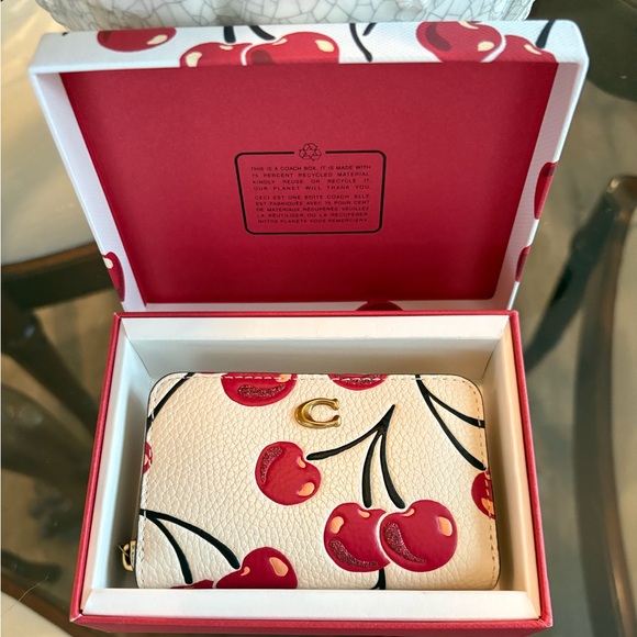 Coach Handbags - ♥️♥️COACH PEBBLED LEATHER ZIP AROUND CHERRY CARD CASE!♥️♥️